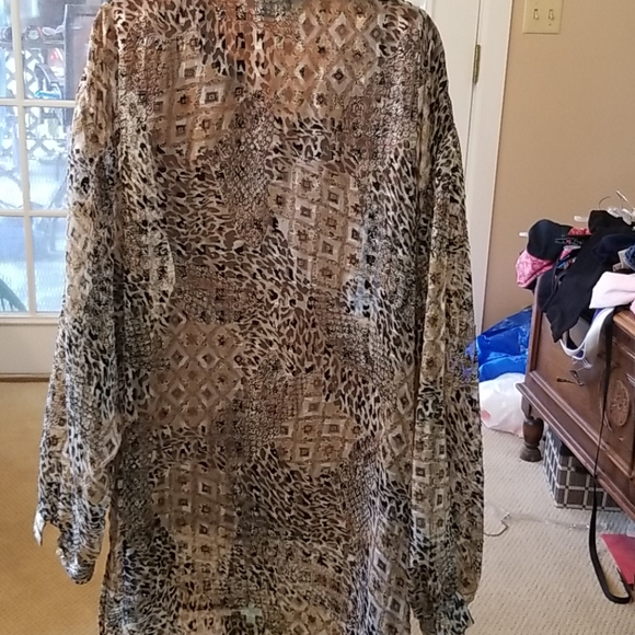 $8. FIRM PRICE The Avenue Animal print top. - Picture 4 of 4